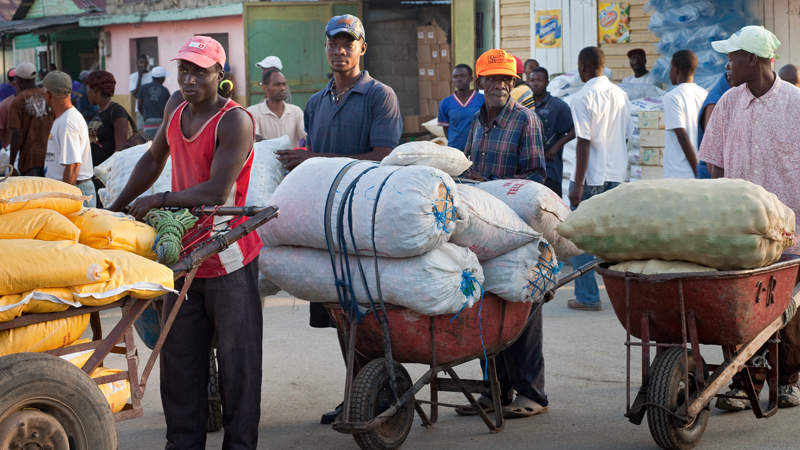 Haitianer stecken an Grenze zu Dominikanischer Republik fest