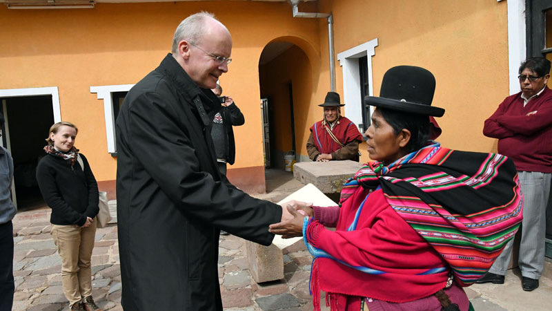 Bischof Overbeck sorgt sich um Bolivien