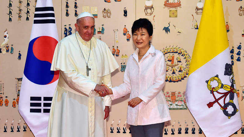 Papst beginnt Besuchs- programm in Südkorea