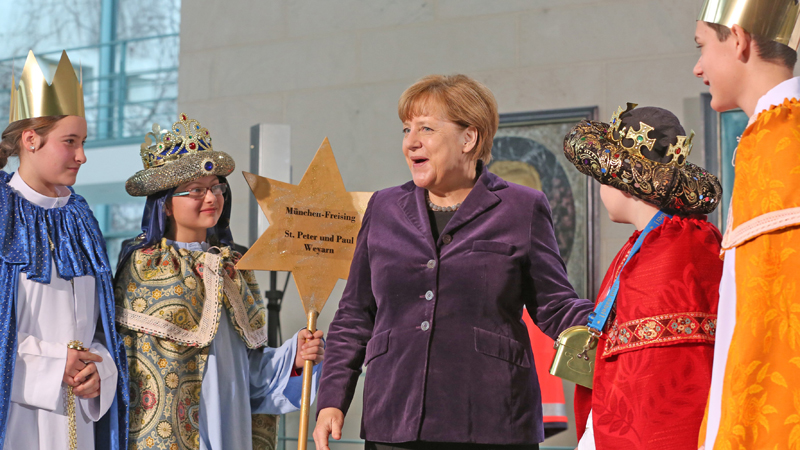 Sternsinger sind für Bundeskanzlerin Merkel ein Ansporn