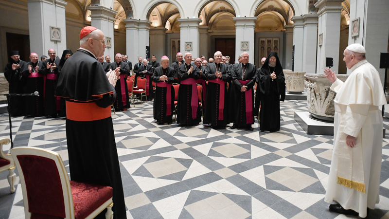 Papst ermahnt Ungarns Bischöfe zu Öffnung und Dialog