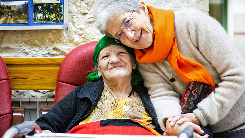 Salvatorianerinnen pflegen im Haus Emmaus bedürftige Palästinenserinnen