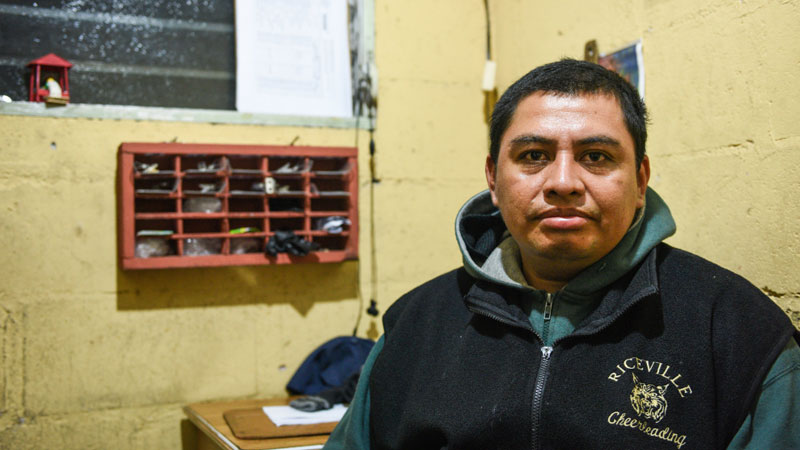 Senor Martir in San Salvador passt auf