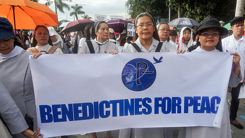 Zehntausende demonstrieren gegen Duterte