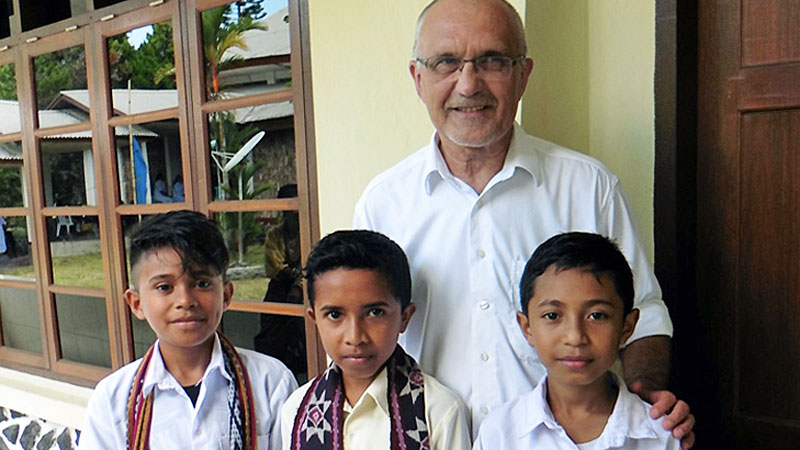 Pater Dan Anzorge über die Arbeit der Steyler Missionare in Indonesien