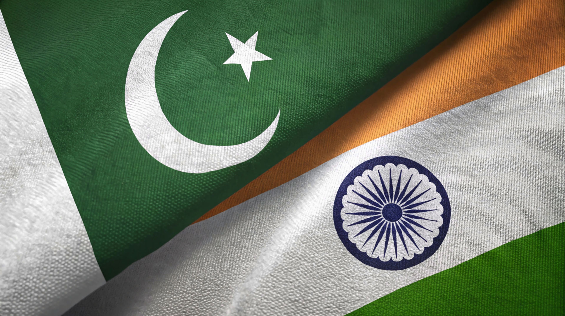 Die Flaggen von Pakistan und Indien