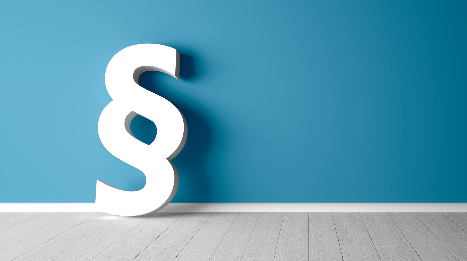 Symbolbild Recht: Ein Paragraphen-Symbol lehnt sich an eine blaue Wand