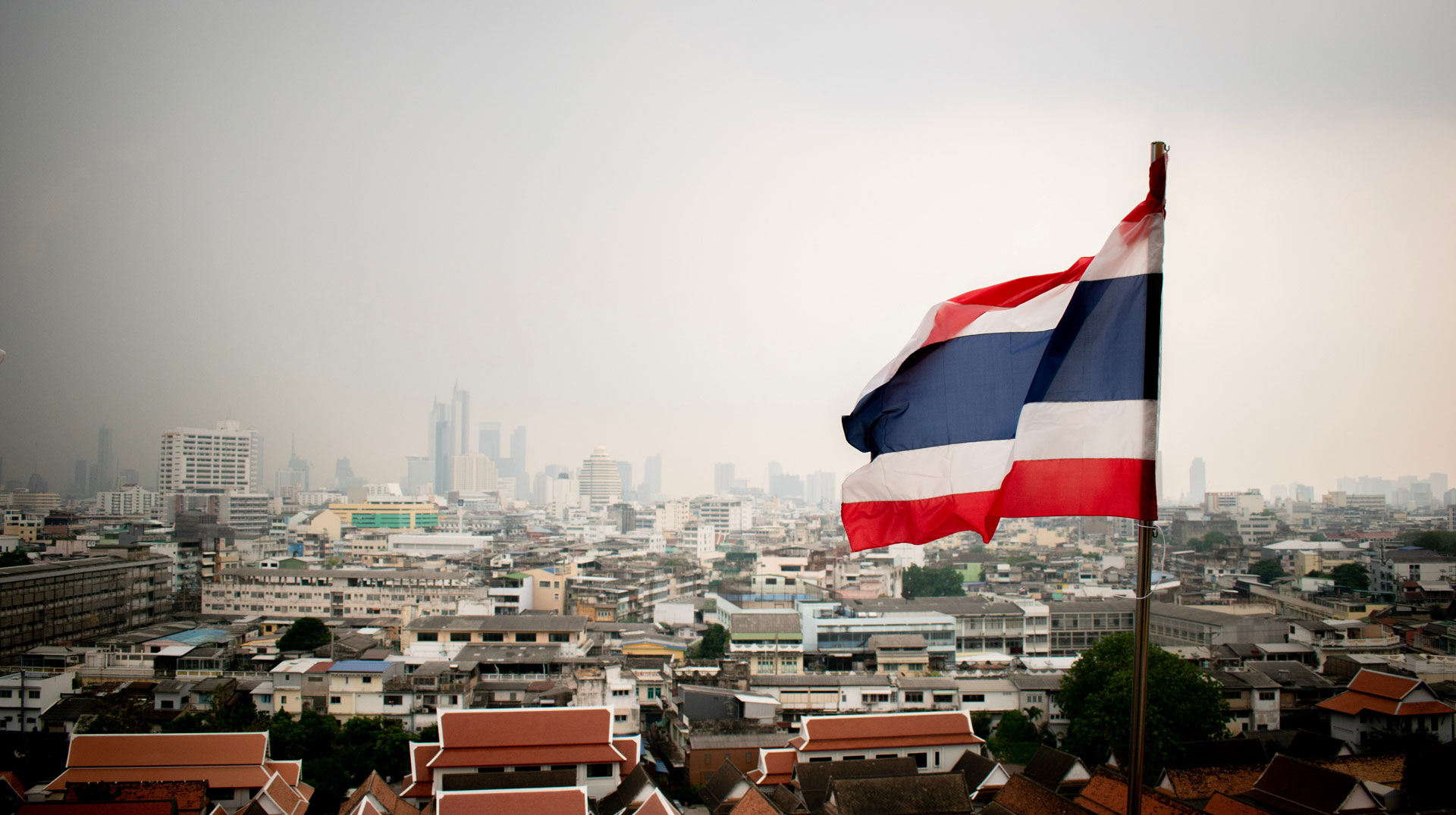 Flagge Thailand über Bangkok
