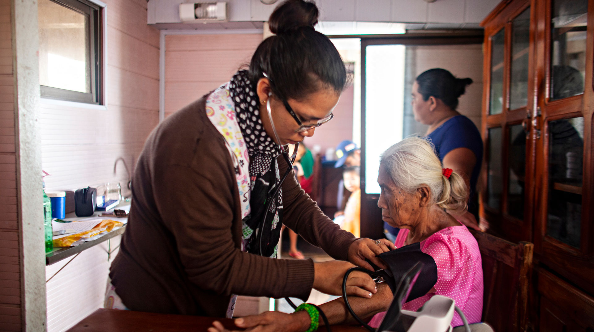 Medizinische Beratung auf dem Krankenhausschiff "Esperanza", Gemeinde Barranco Colorado, Río Mamoré