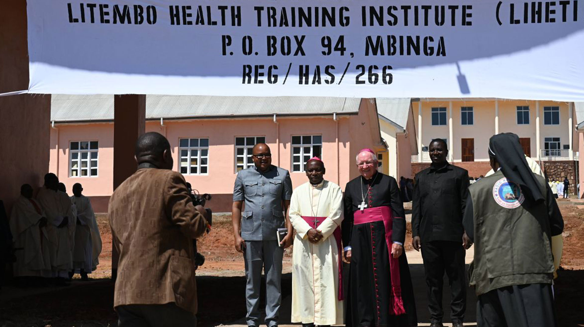 Litembo Health Training Institute - Einweihung mit Weihbischof Boom