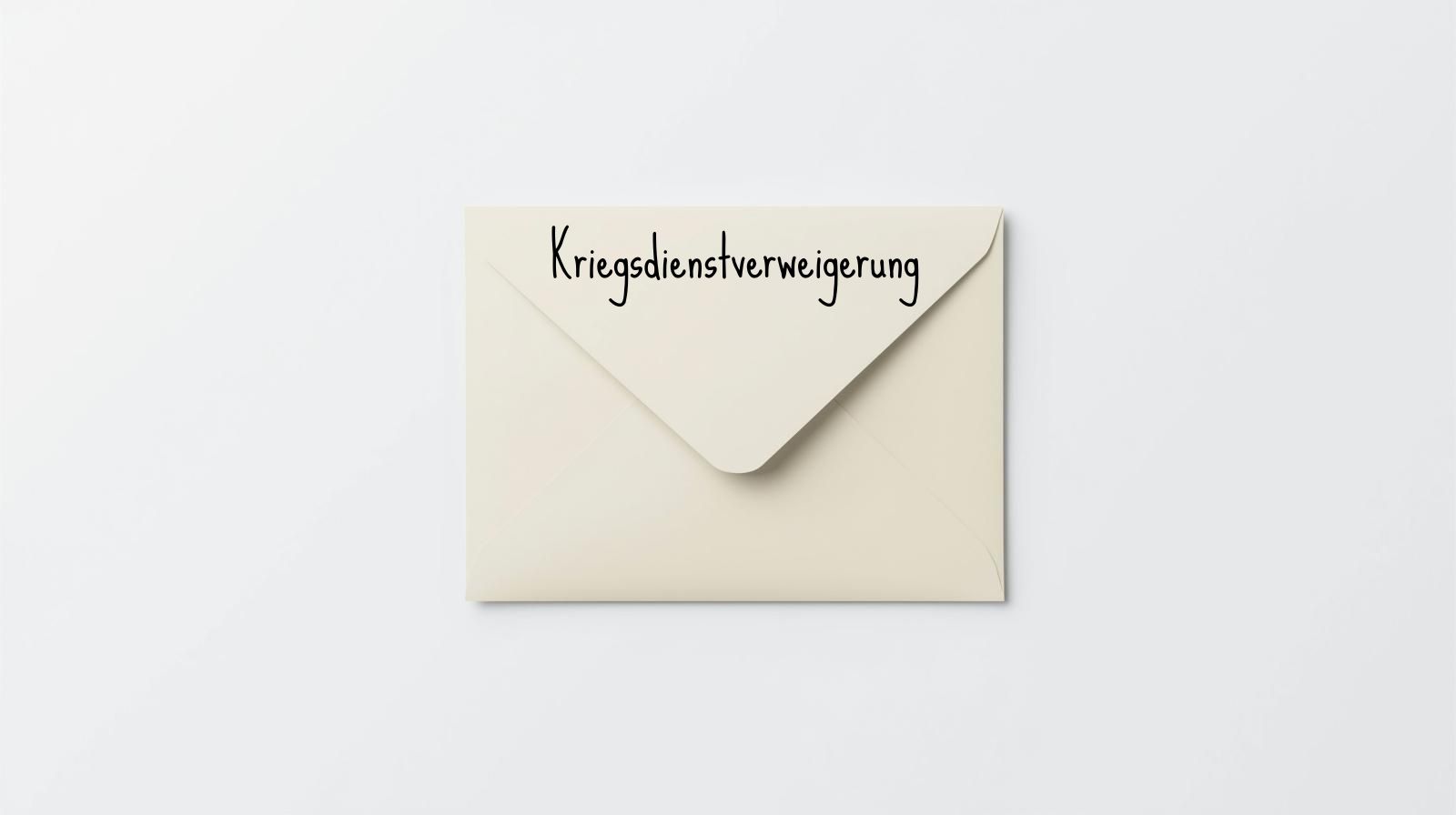 Ein Briefumschlag, auf dem "Kriegsdienstverweigerung" steht