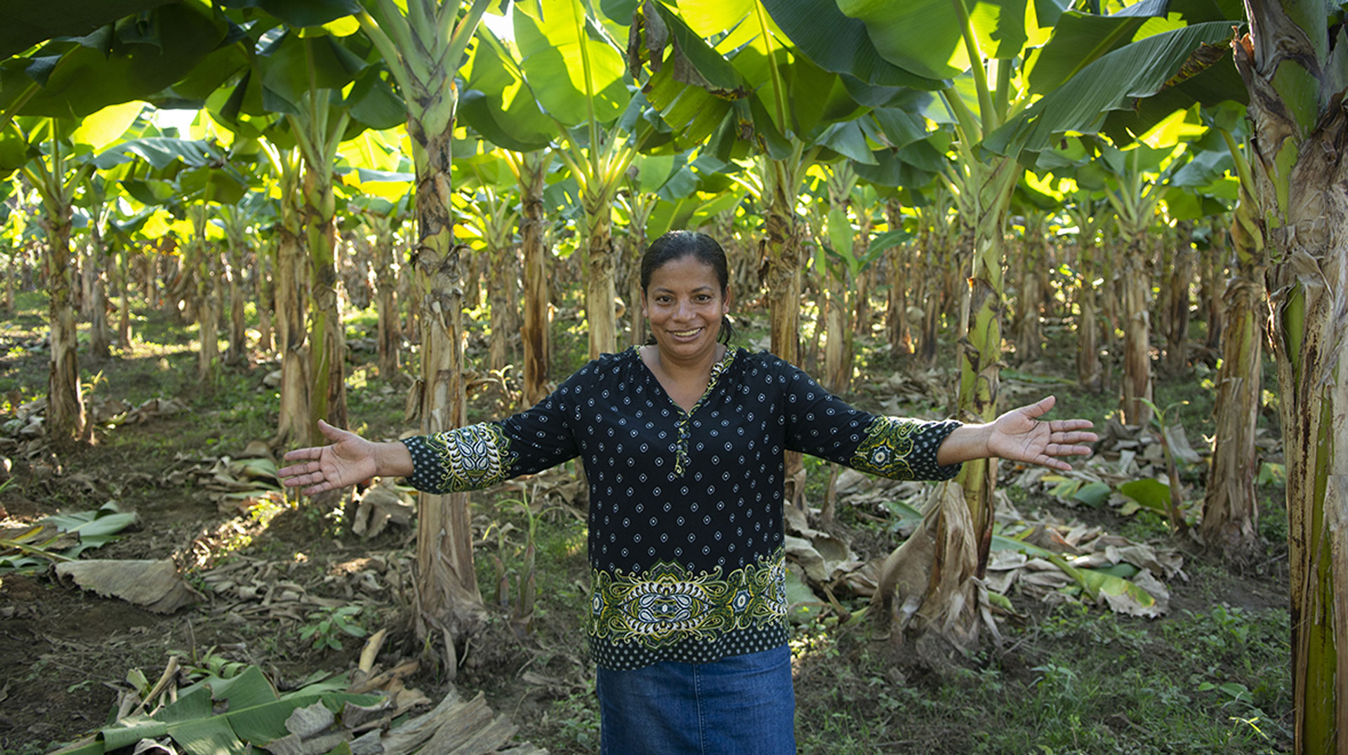 Maria ist froh, dass die Familie ihre Landwirtschaft an den Klimawandel anpassen und auf Kochbananen umstellen konnte.