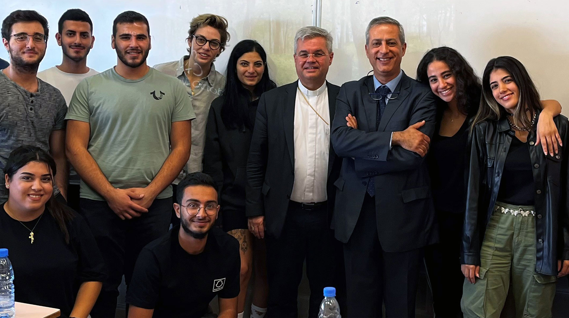 Begegnungen mit Studierenden der Notre Dame Universität Louaize, Weihbischof Bentz und Prof. Ziad Fahed.