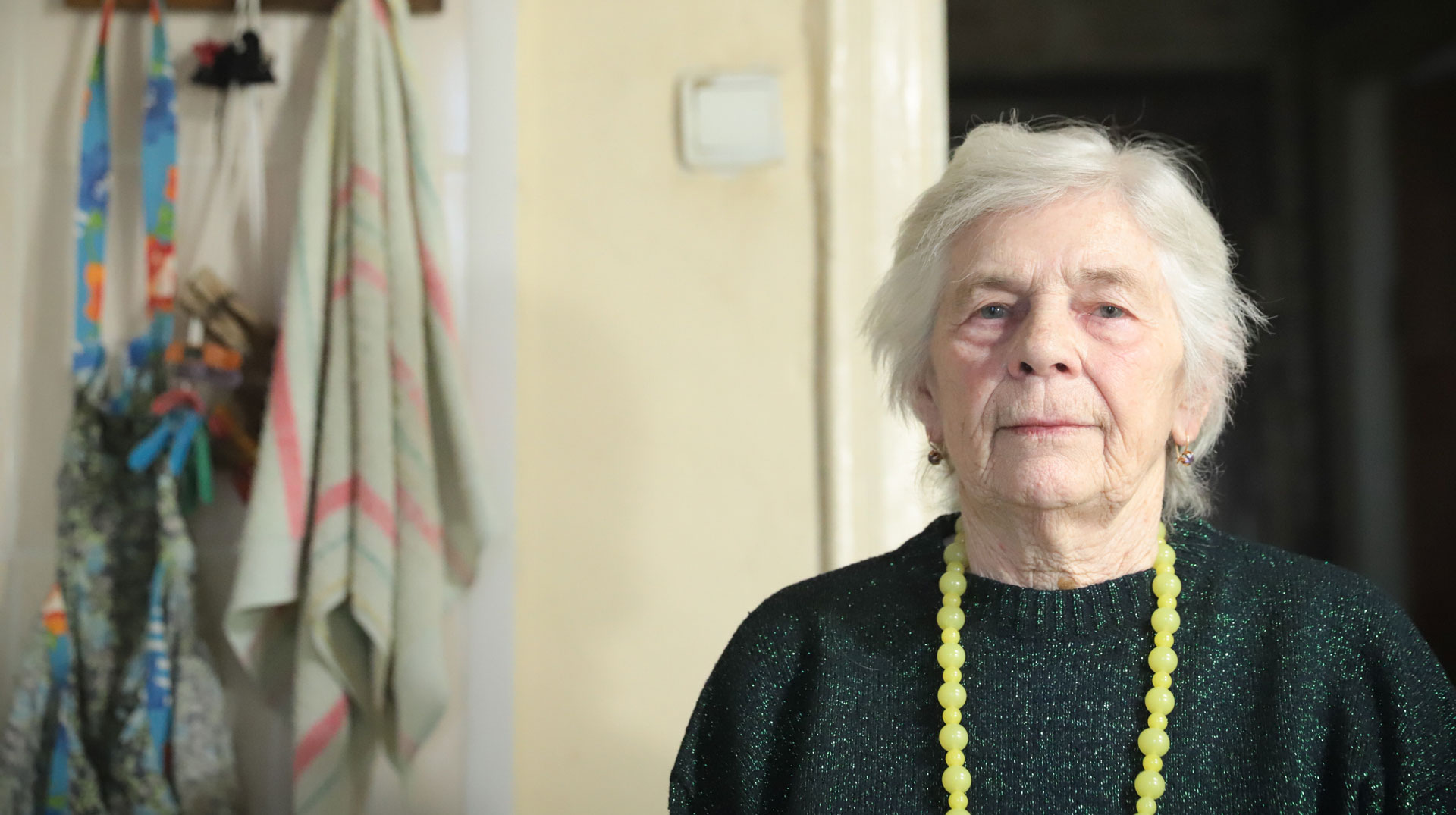 Ljudmilla Belozizenko, Rentnerin und frühere Schneiderin, am 26. Januar 2025 in Odessa (Ukraine).