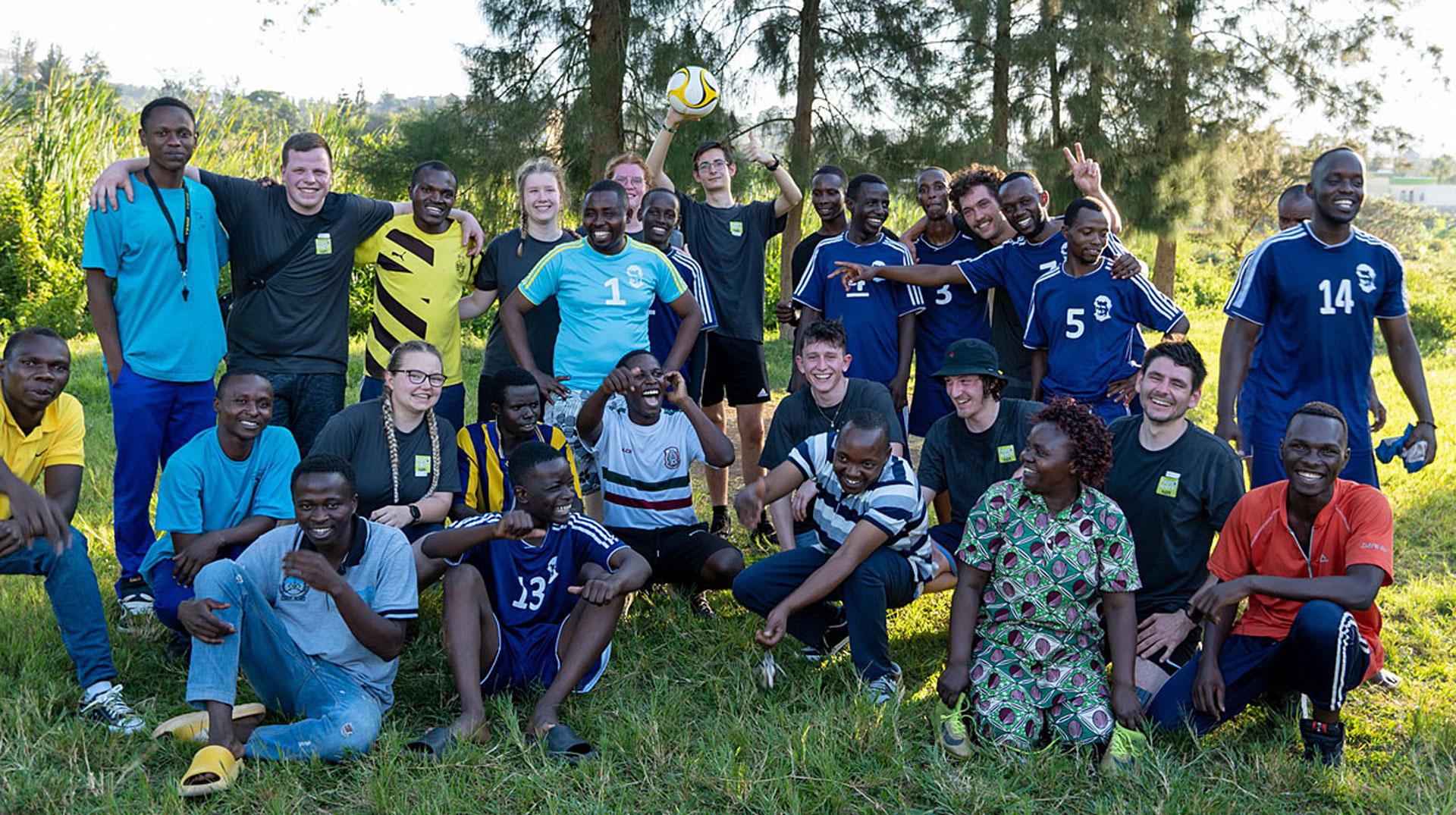 Handwerk hilft e.V.: Handwerker*innen aus Deutschland und Ruanda lernen gemeinsam