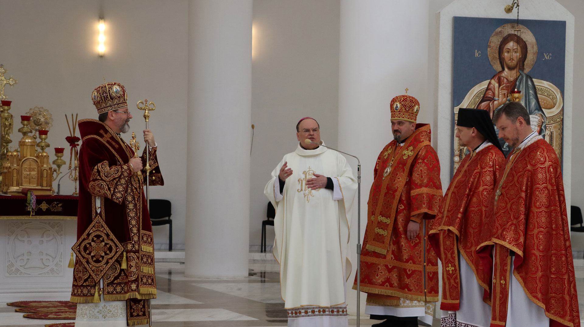 Weltkirche-Bischof Meier (Augsburg) feiert Liturgie mit der griechisch-katholischen Gemeinde in Kiew
