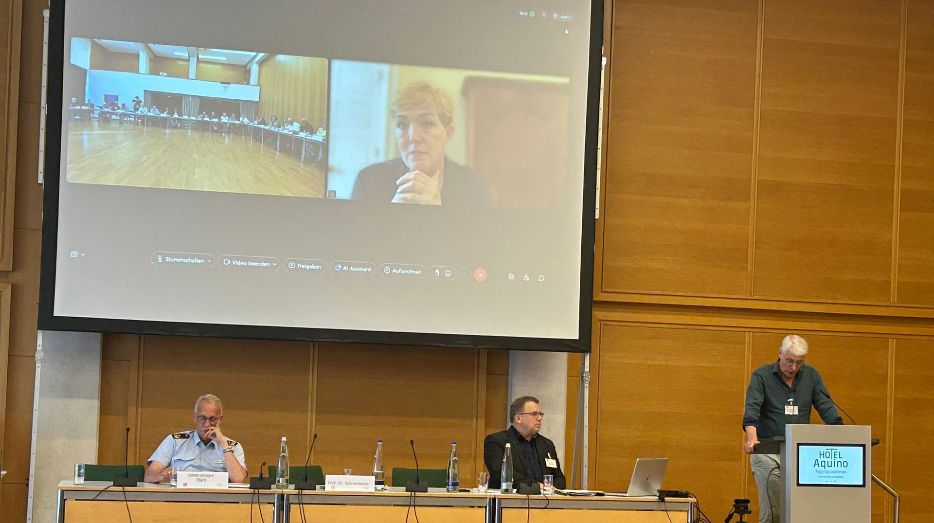 Podium auf der Fachtagung zum Friedenswort der deutschen Bischöfe „Friede diesem Haus“