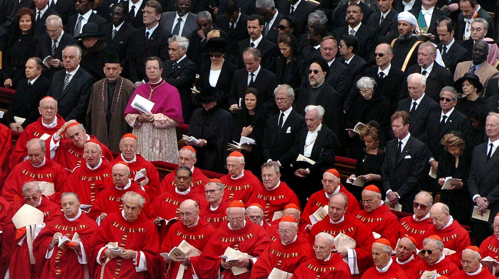 Papst Johannes Paul II. ist am Abend des 2. April 2005 im Vatikan gestorben. Die Beisetzungsfeierlichkeiten fanden am 8. April 2005 auf dem Petersplatz in Rom statt.