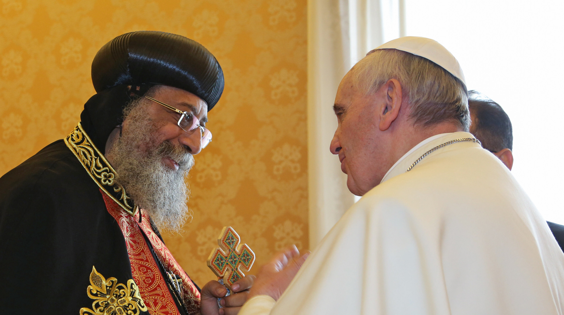 Papst Franziskus empfängt den koptischen Papst Tawadros II. am 10. Mai 2013 in einer Audienz im Vatikan.