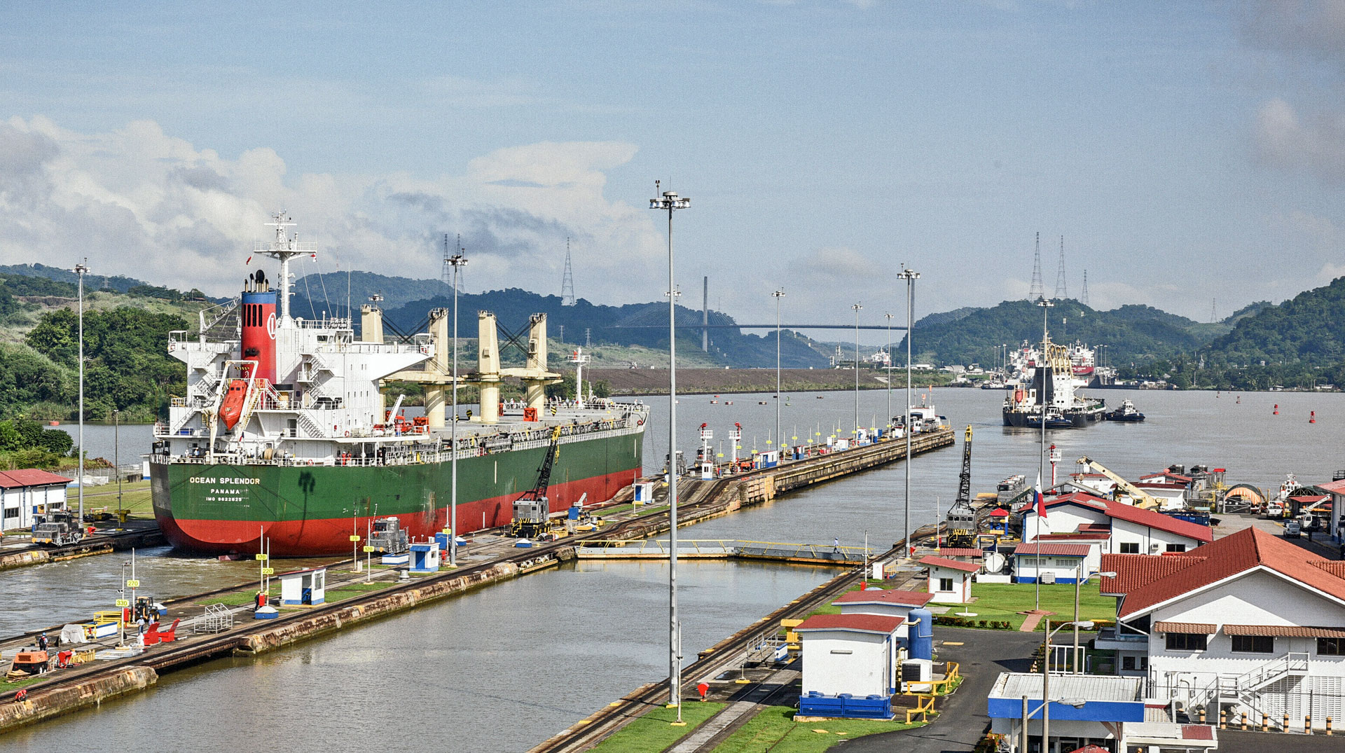 Schiffe in den Miraflores Schleusen am Panamakanal in Panama-Stadt am 11. September 2018.