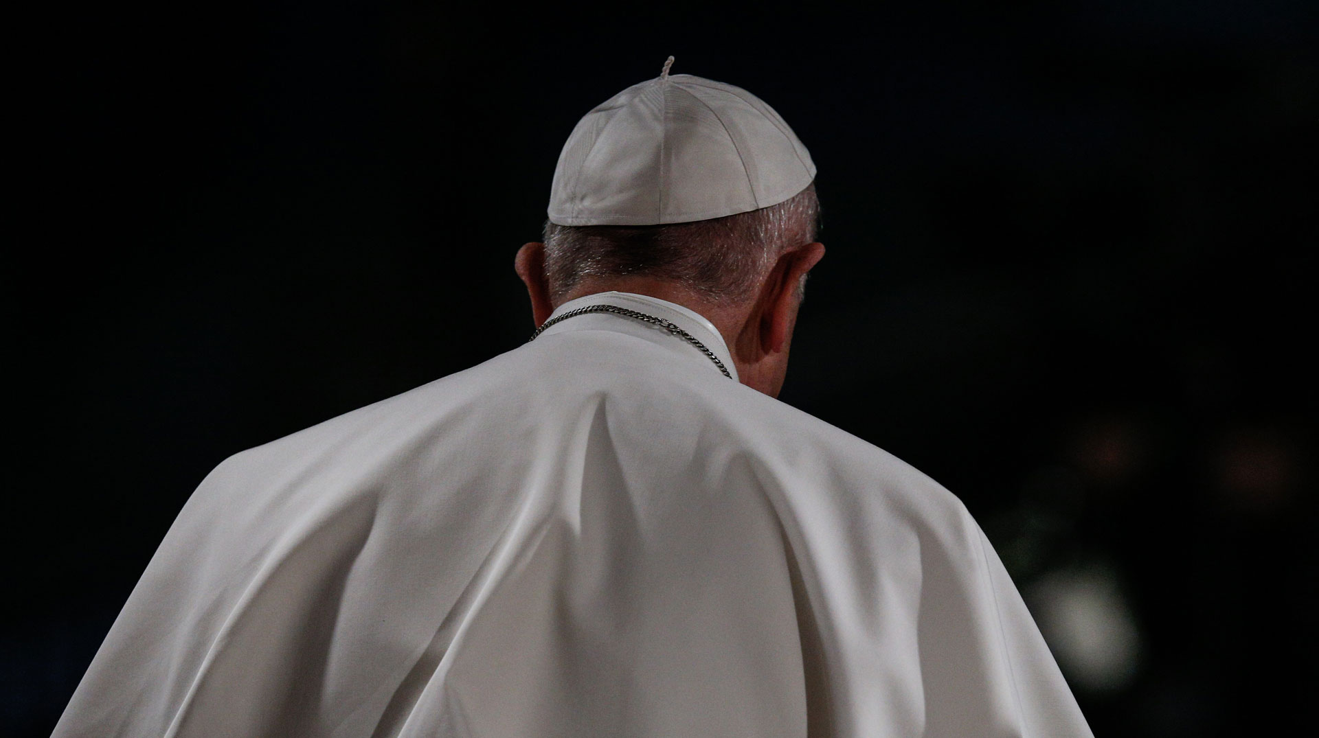 Papst Franziskus von hinten