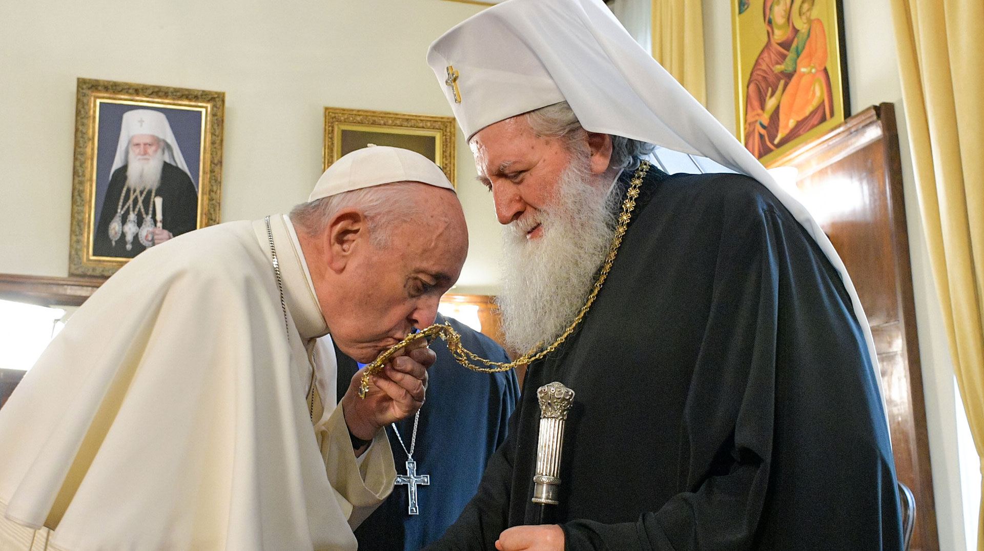 Der bulgarisch-orthodoxe Patriarch Neofit empfängt Papst Franziskus am 5. Mai 2019 in Sofia (Bulgarien).
