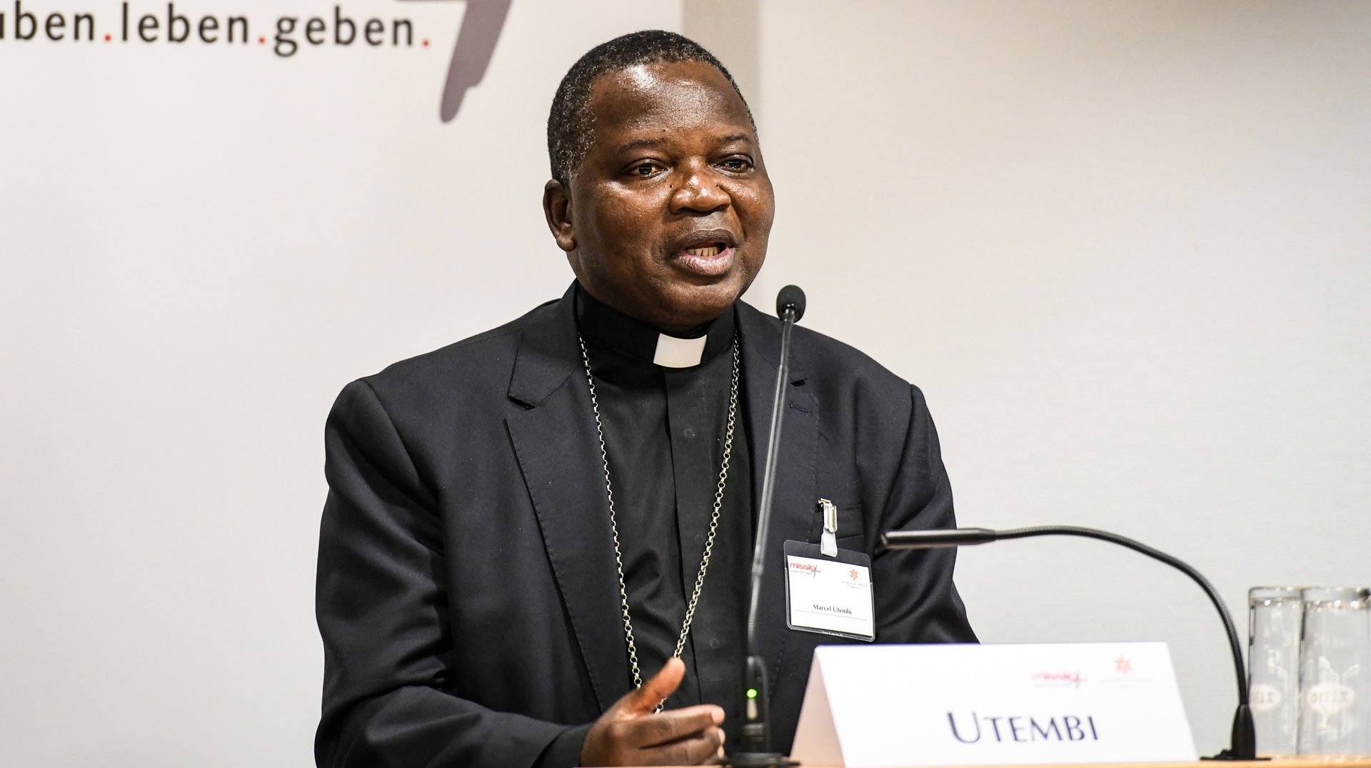 Marcel Utembi Tapa, Erzbischof von Kisangani (Kongo), spricht auf der Veranstaltung "Aktion Saubere Handys" des katholischen Hilfswerks missio am 25. November 2019 in Berlin.