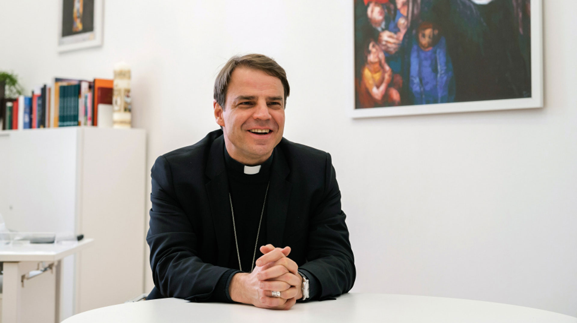 Bischof Stefan Oster (Passau) lächelt