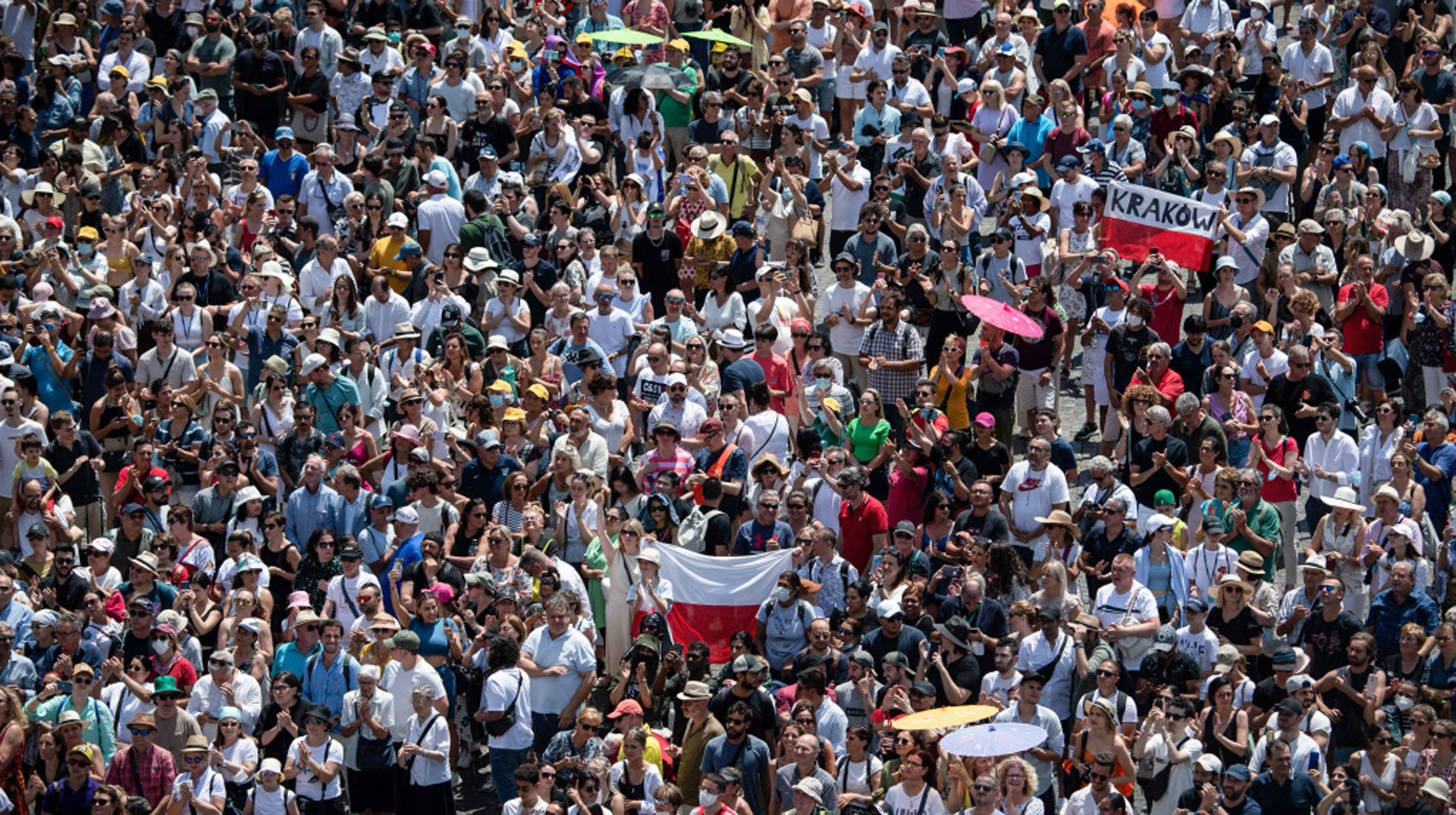 Menschen auf dem Petersplatz