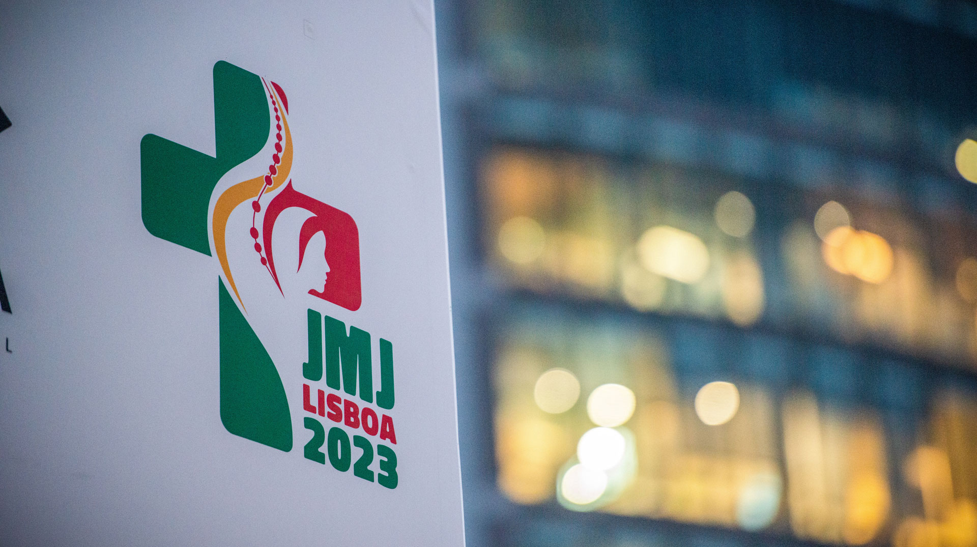 Logo zum Weltjugendtag 2023 mit der Aufschrift "JMJ Lisboa 2023" am 8. Februar 2023 in Lissabon (Portugal).