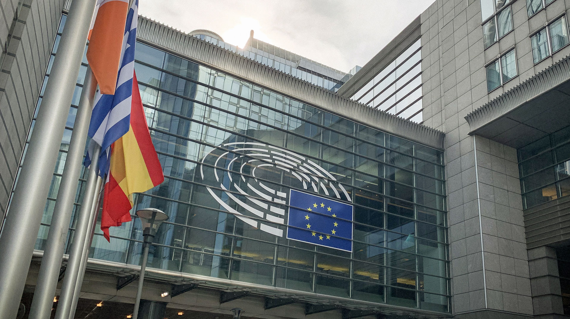 Fassade des EU-Parlaments in Brüssel