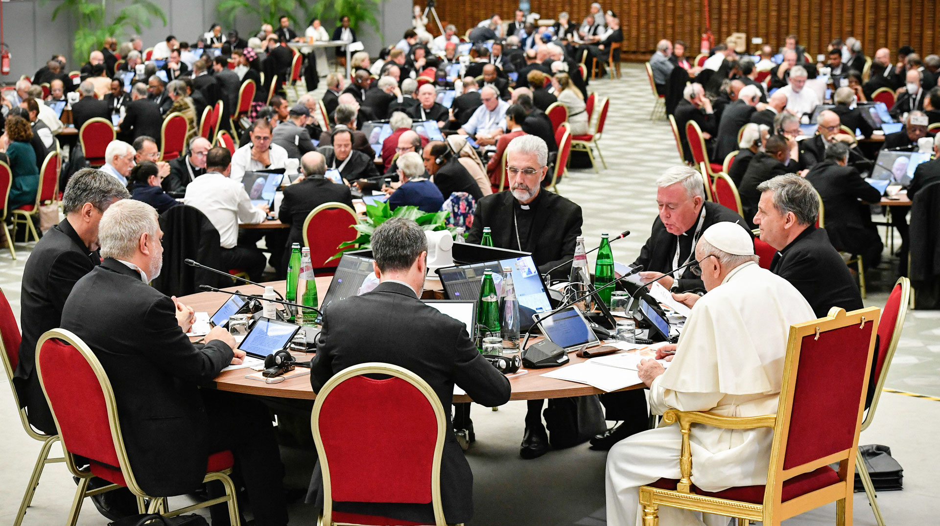 Papst Franziskus bei Beratungen während der Weltsynode am 23. Oktober 2023 im Vatikan.