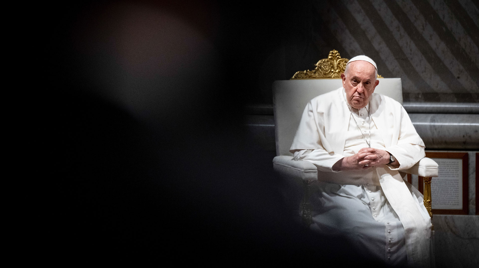 Papst Franziskus bei einem Gebet für den Frieden am 27. Oktober 2023 im Petersdom im Vatikan.