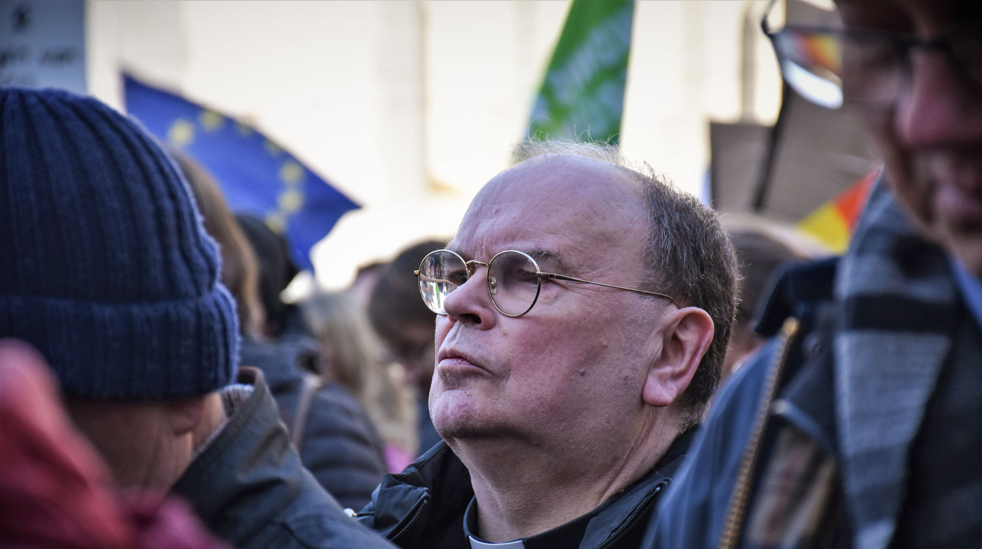 Bertram Meier, Bischof von Augsburg, bei der Demonstration gegen rechts am 3. Februar 2024 in Augsburg.