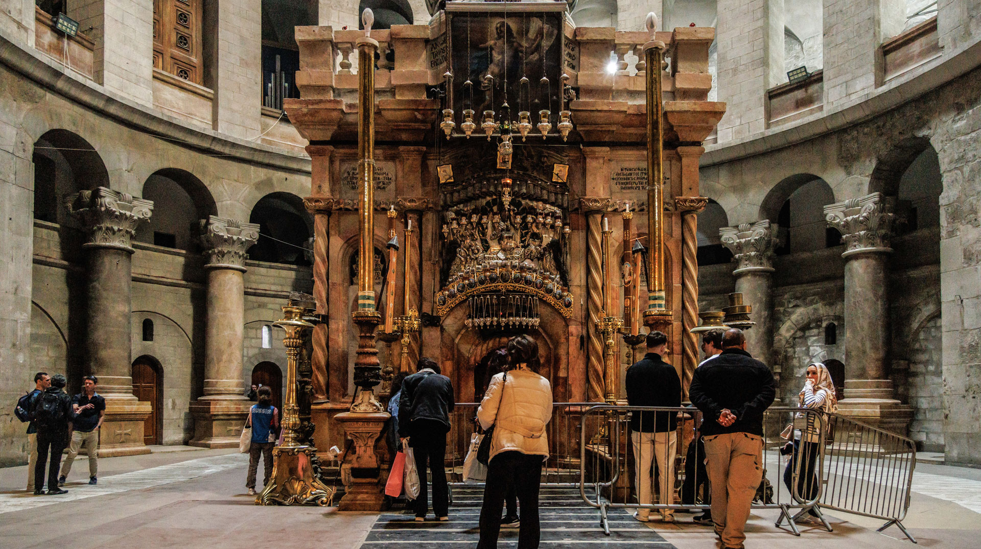 Grabeskirche in Jerusalem mit wenigen Touristen