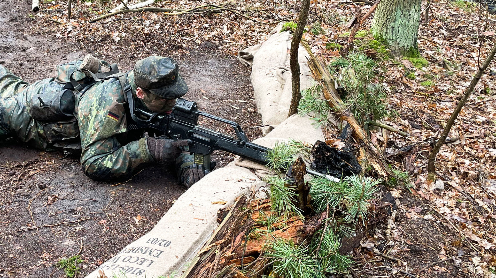 Wehrdienstleistender bei einer Schießübung im Militärischen Schutzgebiet in der Döberitzer Heide am 21. März 2024 bei Berlin.