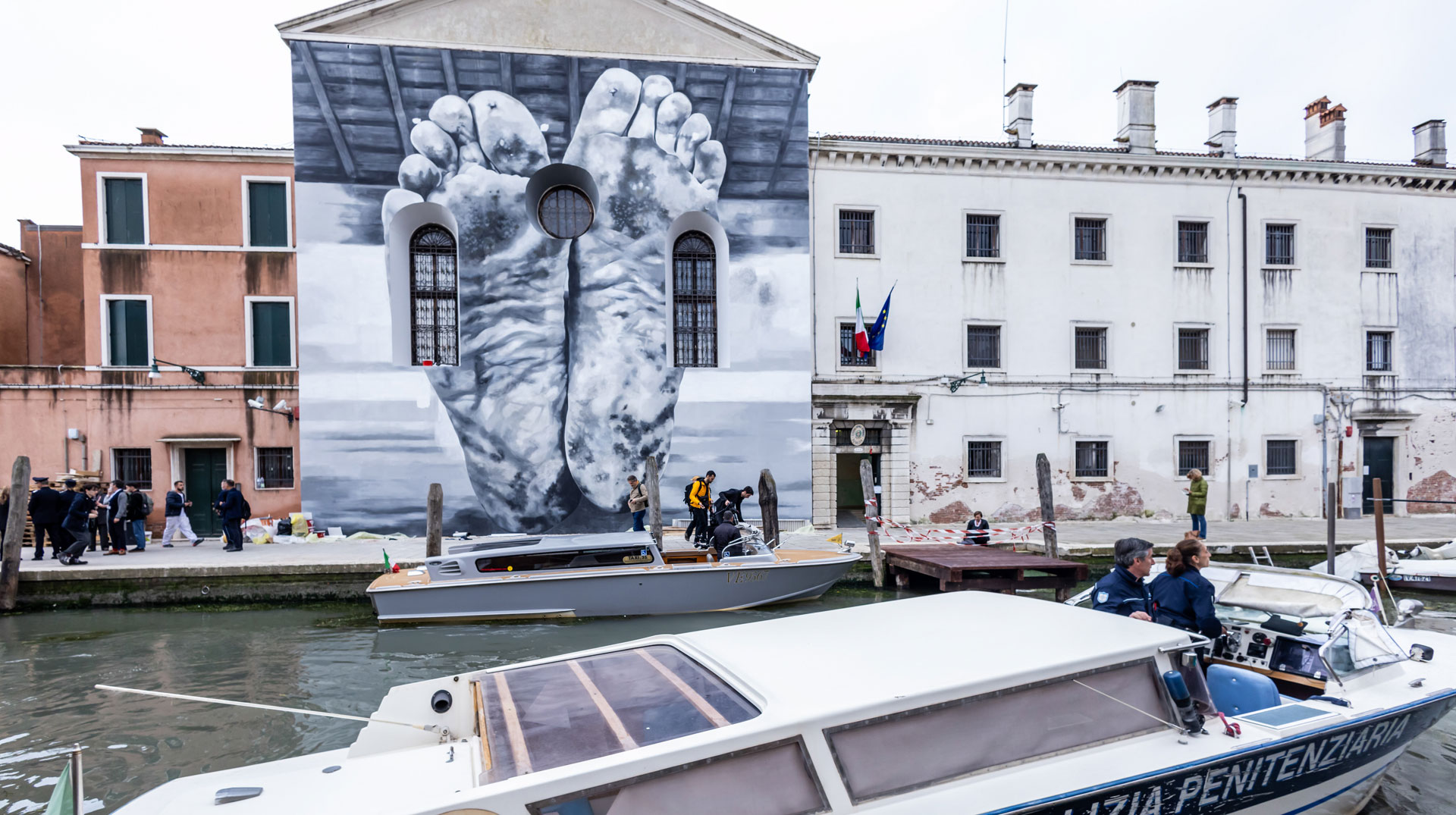 Wandbild des Vatikan-Pavillons auf der Biennale