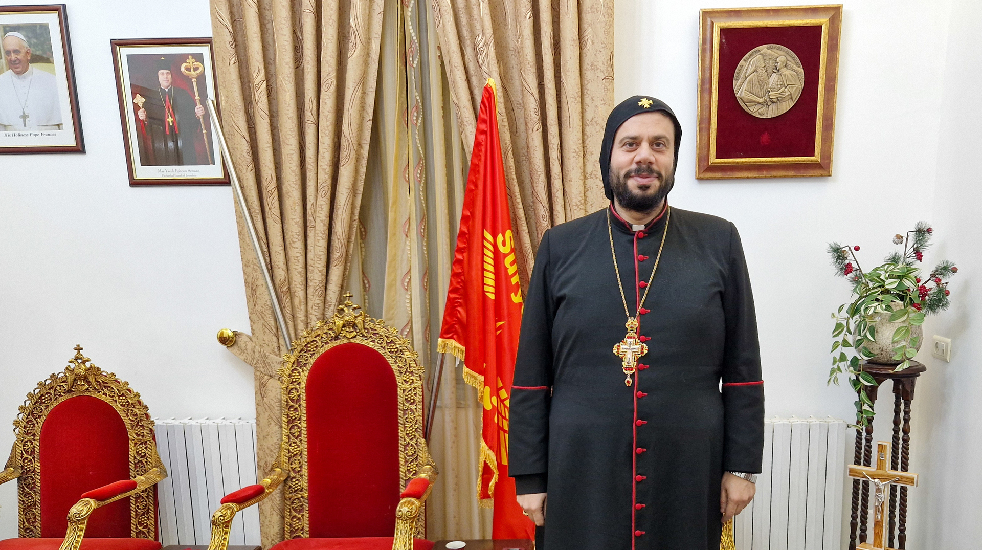 Bischof Yacub Ephrem Semaan, Exarch der syrisch-katholischen Kirche in Jerusalem und den Palästinensischen Gebieten, am 19. Dezember 2024 in Jerusalem (Israel).