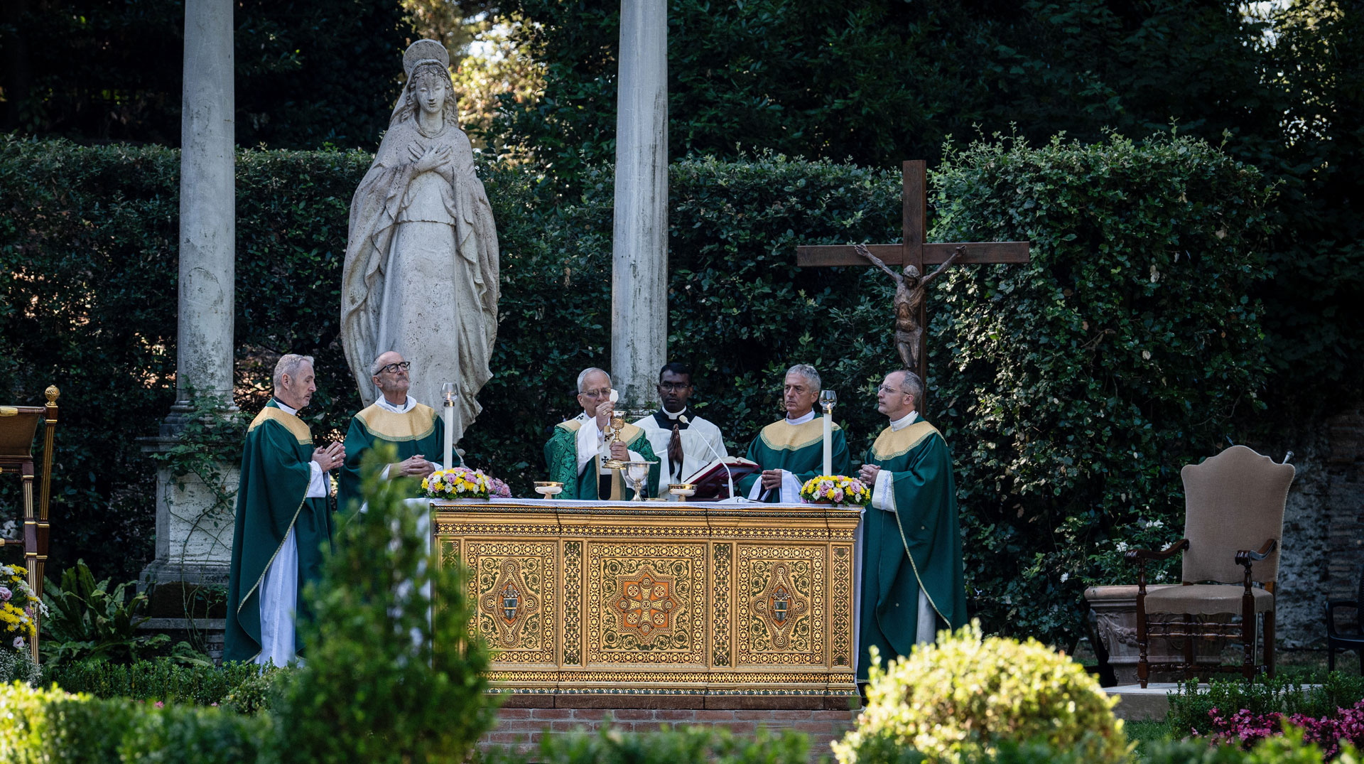 Papst Leo XIV. zelebriert die "Messe zur Bewahrung der Schöpfung" am 9. Juli 2025 im Garten des päpstlichen Sommersitzes in Castel Gandolfo (Italien).