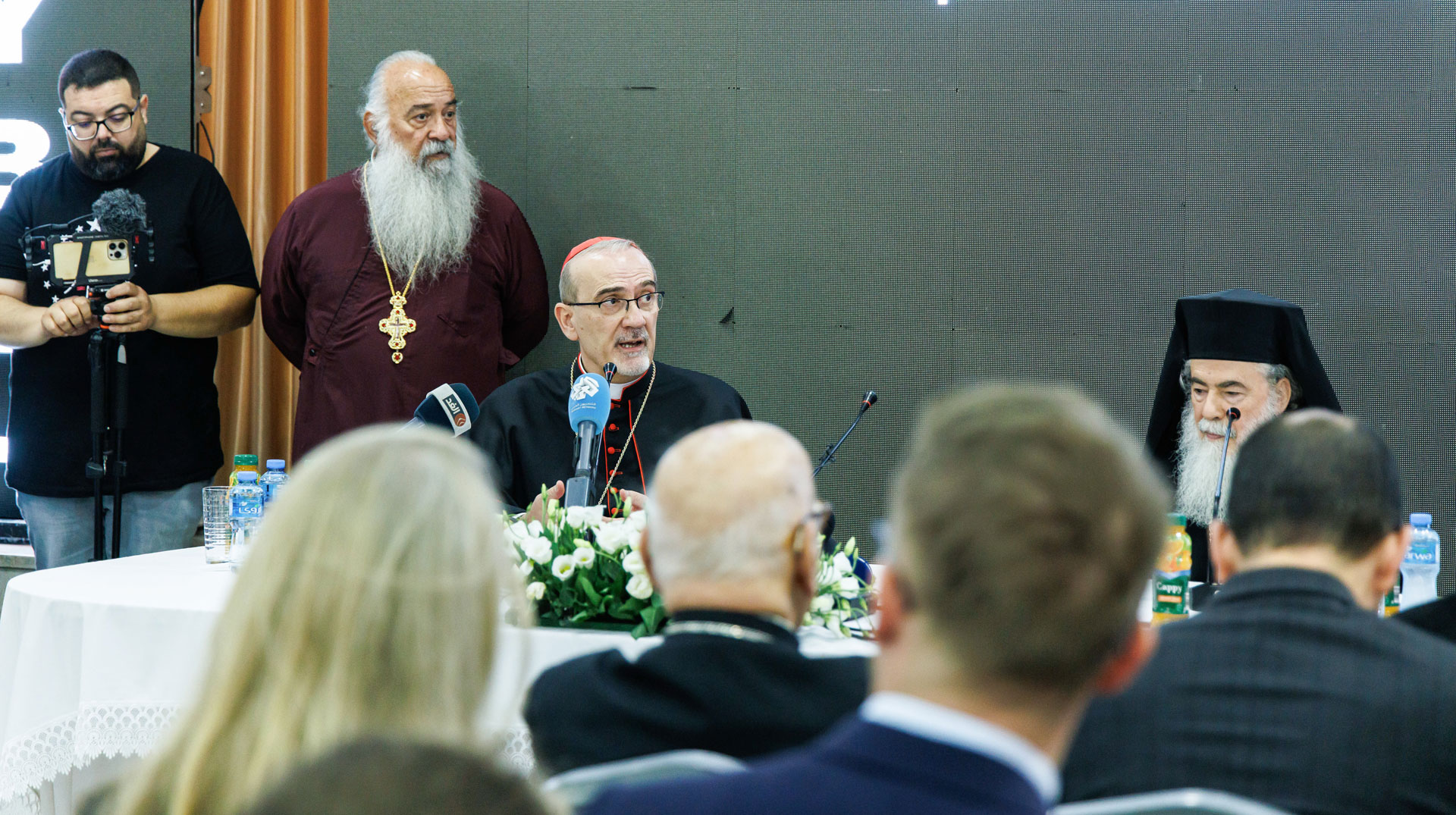 Kardinal Pierbattista Pizzaballa (3.v.l.), Lateinischer Patriarch von Jerusalem; und Theophilos III. (r.), griechisch-orthodoxer Patriarch von Jerusalem (Israel)