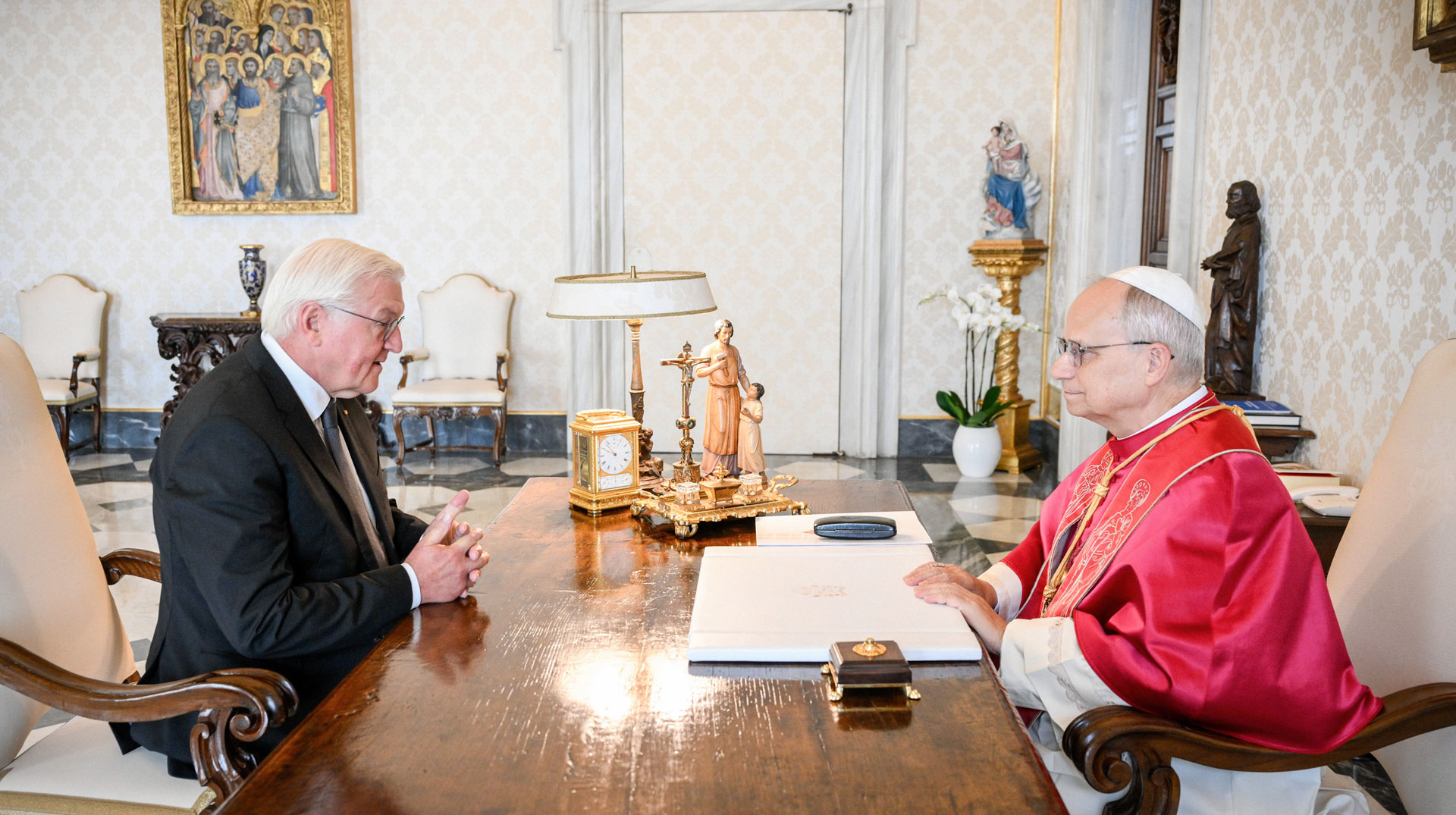 Papst Leo XIV. empfängt Bundespräsident Frank-Walter Steinmeier am 22. September 2025 im Vatikan.