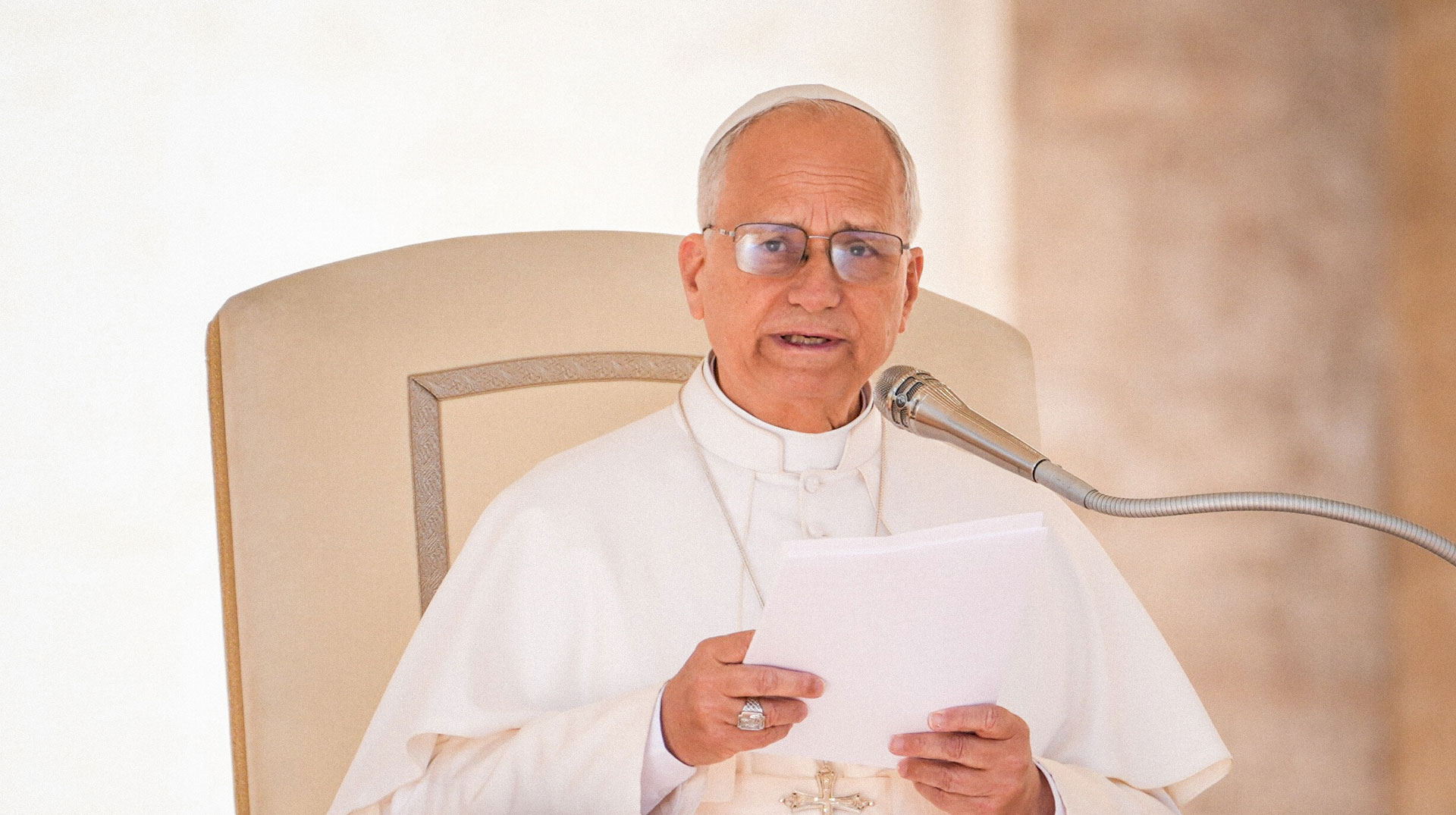 Papst Leo XIV. spricht der Generalaudienz am 8. Oktober 2025 auf dem Petersplatz im Vatikan.