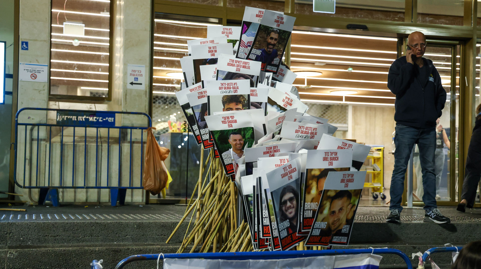 Warten auf die Freilassung der Geiseln in Tel Aviv