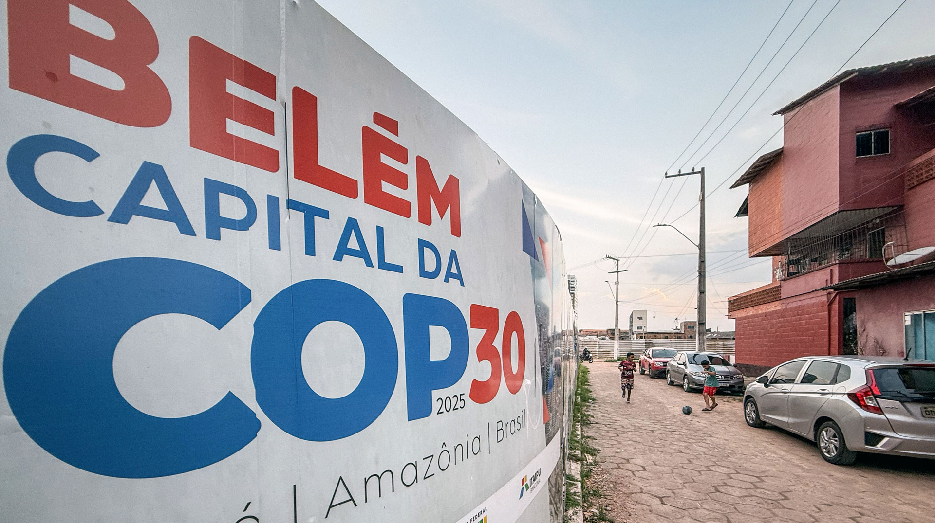 Plakat mit der Aufschrift "Belém Capital da COP30" (Belém Hauptstadt der COP30) am 16. Oktober 2025 in Belém (Brasilien).