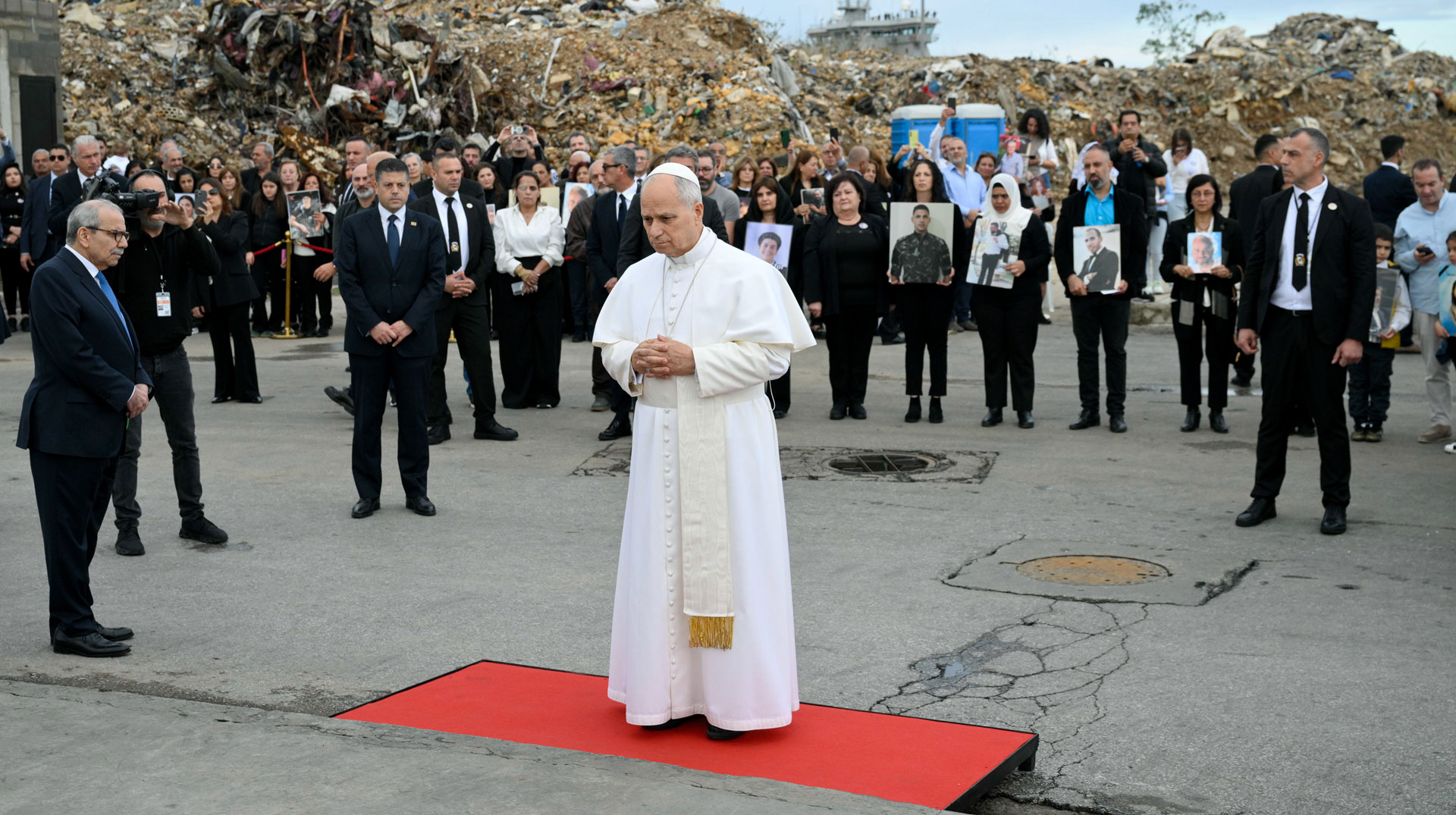 Stilles Gebet mit Papst Leo XIV. am 2. Dezember 2025 am Ort der Explosion im Hafen von Beirut (Libanon).