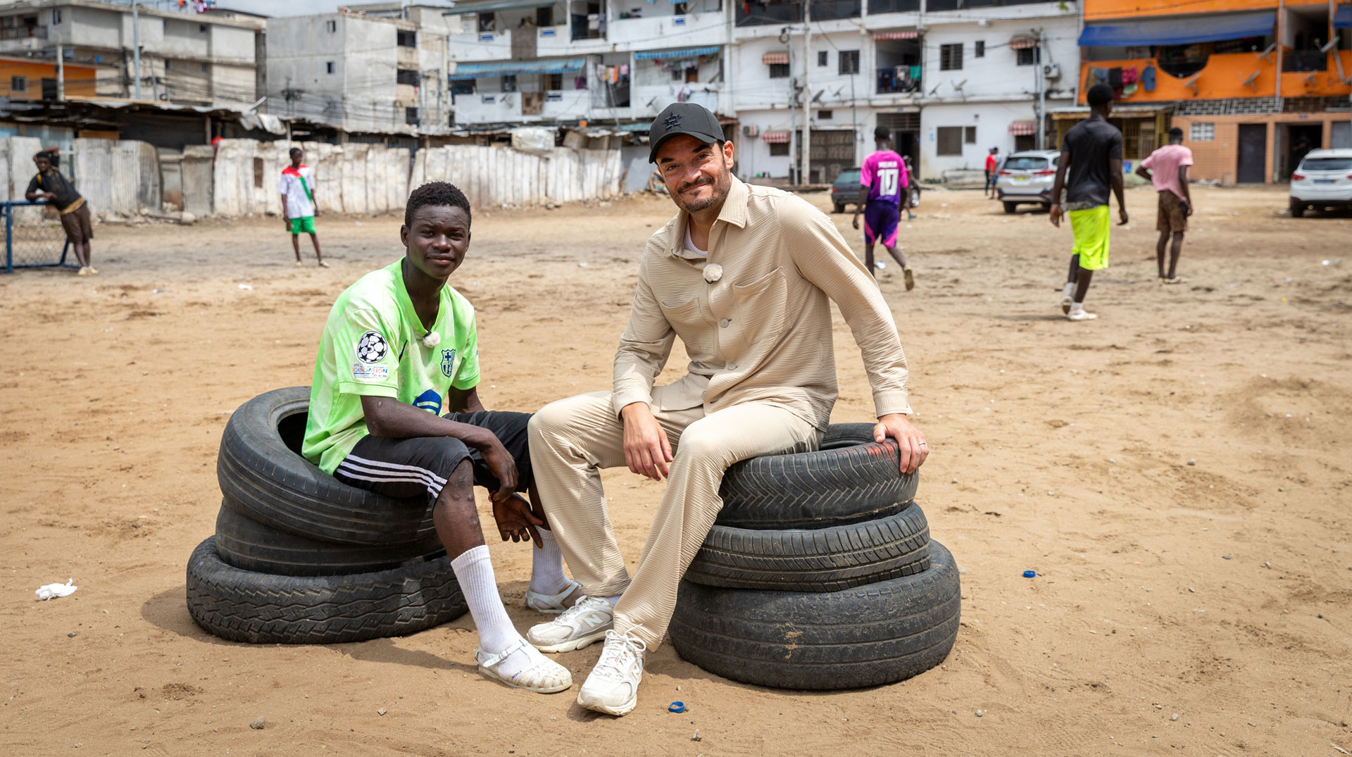 Giovanni Zarella mit einem Jungen in Côte d'Ivoire (Elfenbeinküste)