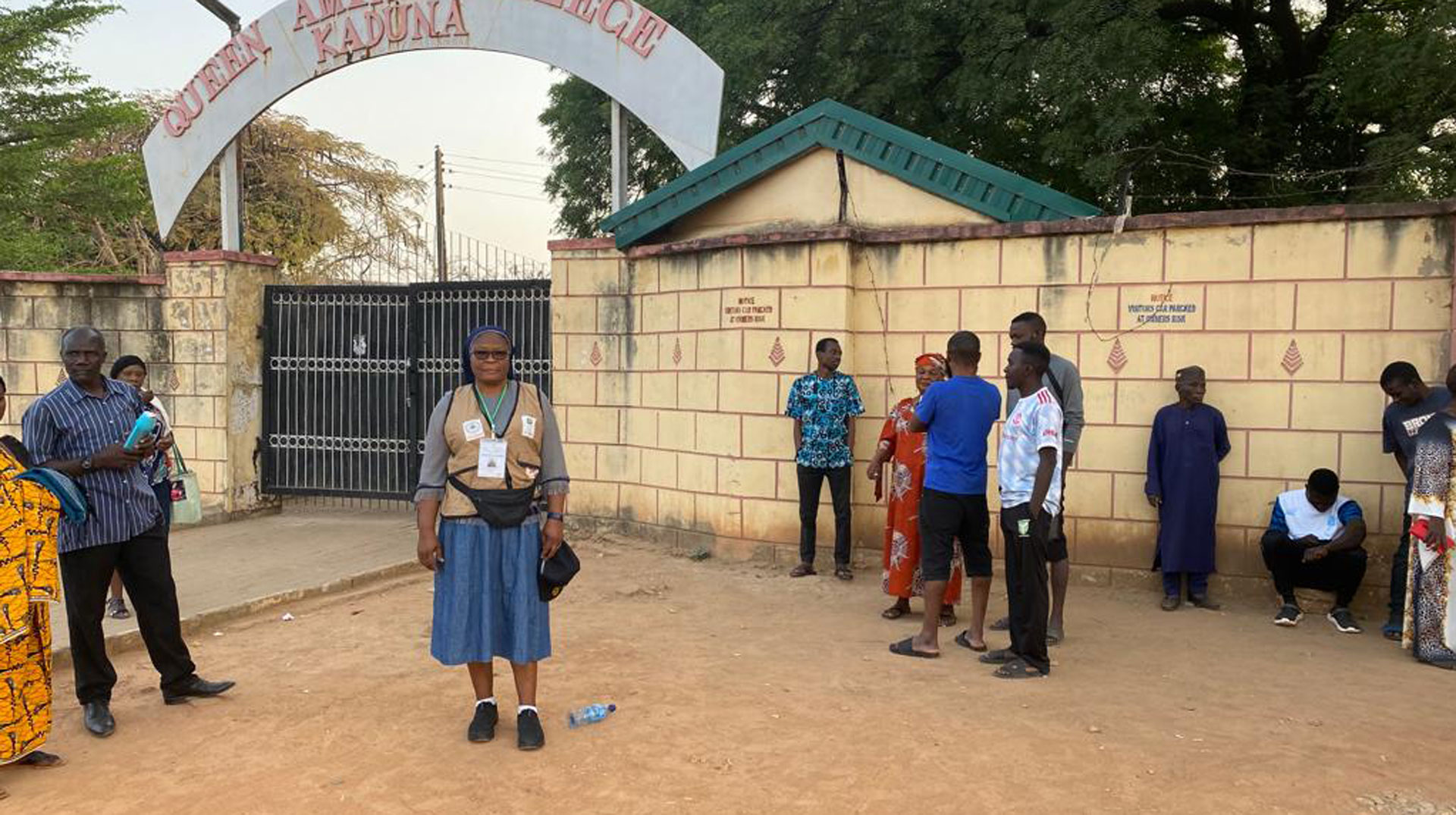 Sr. Veronica Ifeyinwa Adaeze Onyeanisi als Wahlhelferin
