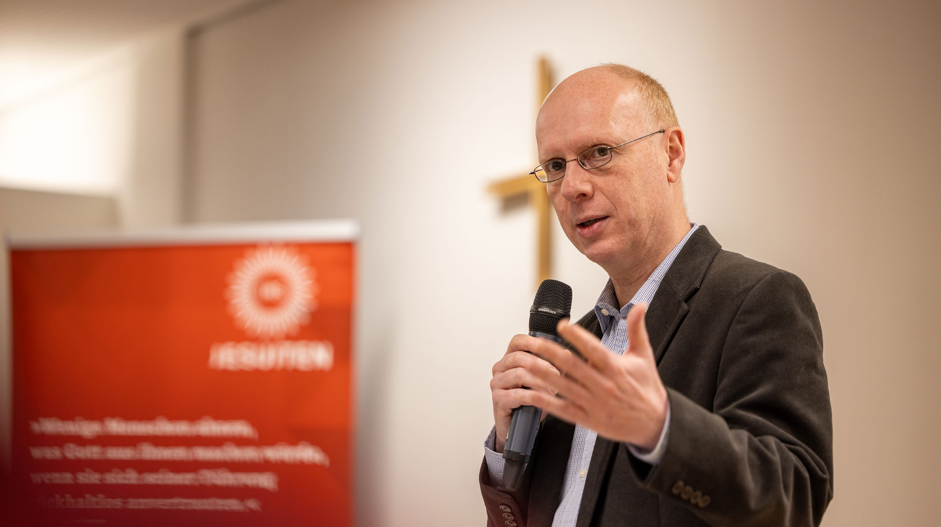 P. Thomas Hollweck SJ