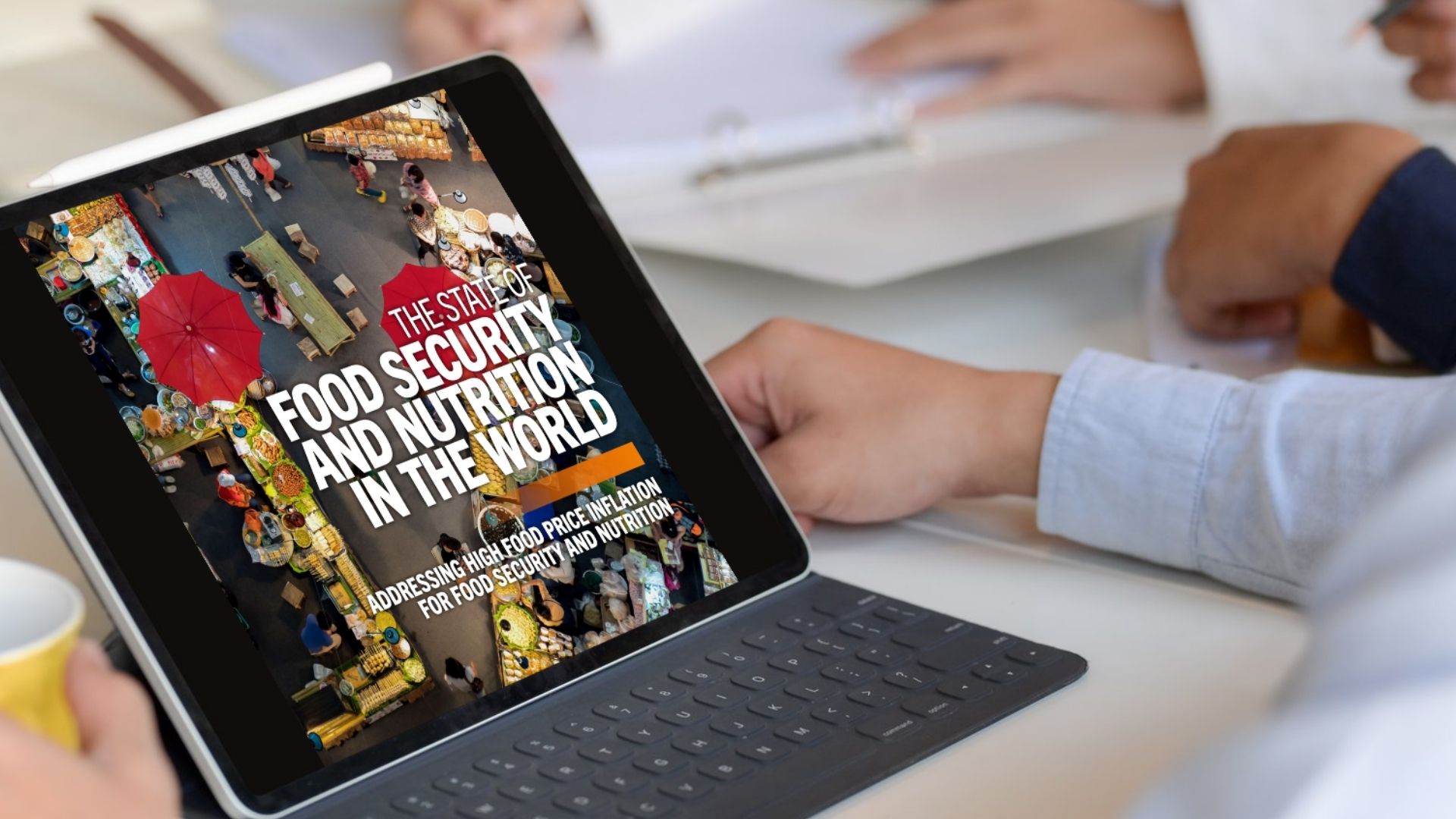 PDF-Cover mit dem, Schriftzug "The state of food security" auf einem Bildschirm