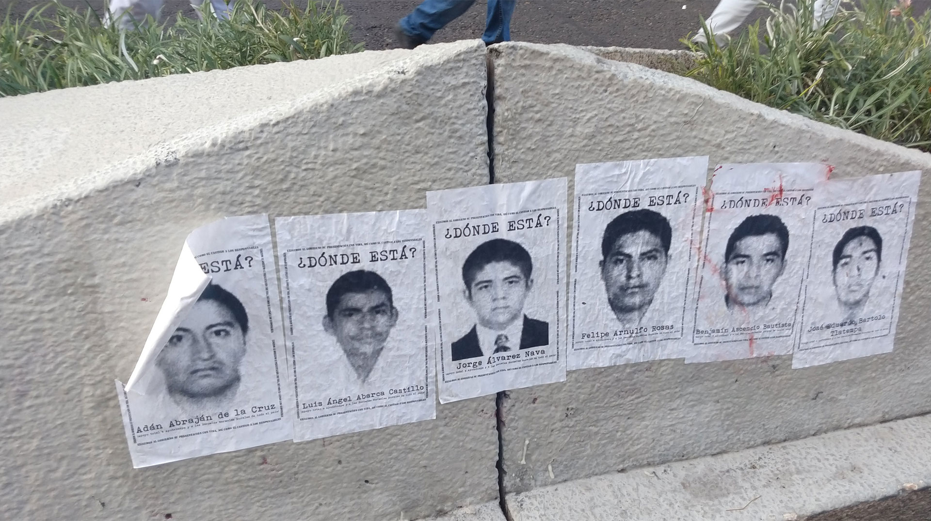 Bilder der Ayotzinapa-Opfer in Mexiko